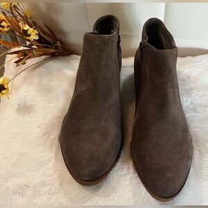 GB Woman’s Ankles Boots